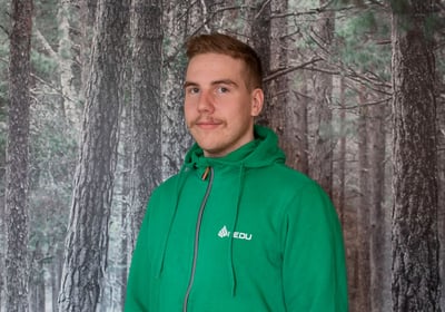 REDU Edu Oy:n metsäalan kouluttaja Antti Kumpula. REDU Edu Oy:n metsäalan kouluttaja Antti Kumpula.